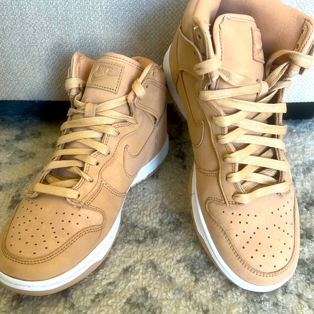 Nike Women’s High Tops Yan, Size 7